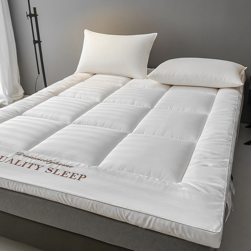 酒店民宿用色织磨毛缎条绣花床褥软垫款纤维床垫子上下铺加厚大豆