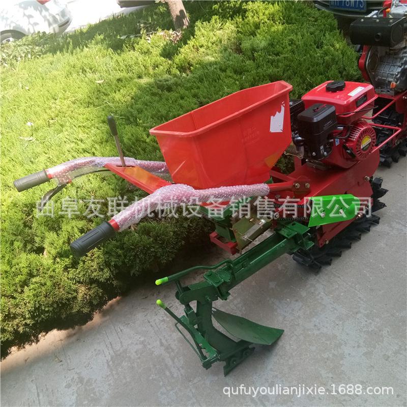 热销手推式耕耘播种施肥机多功能施肥汽油播种机履带式耘耕机01