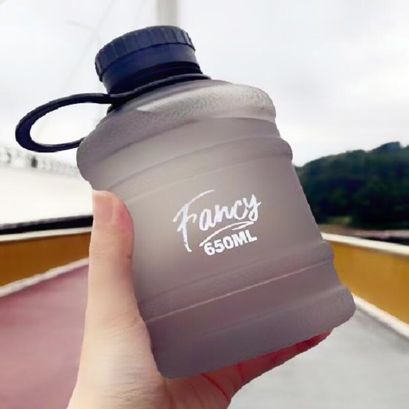 新品新款高颜值大容量网红吨吨水桶杯便携式塑料杯儿童奶茶迷你水