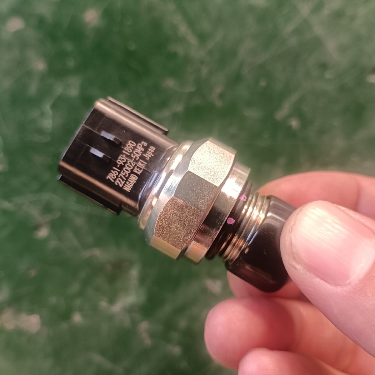 挖掘机PC210-8MO高压共轨传感器运行稳定维护简易