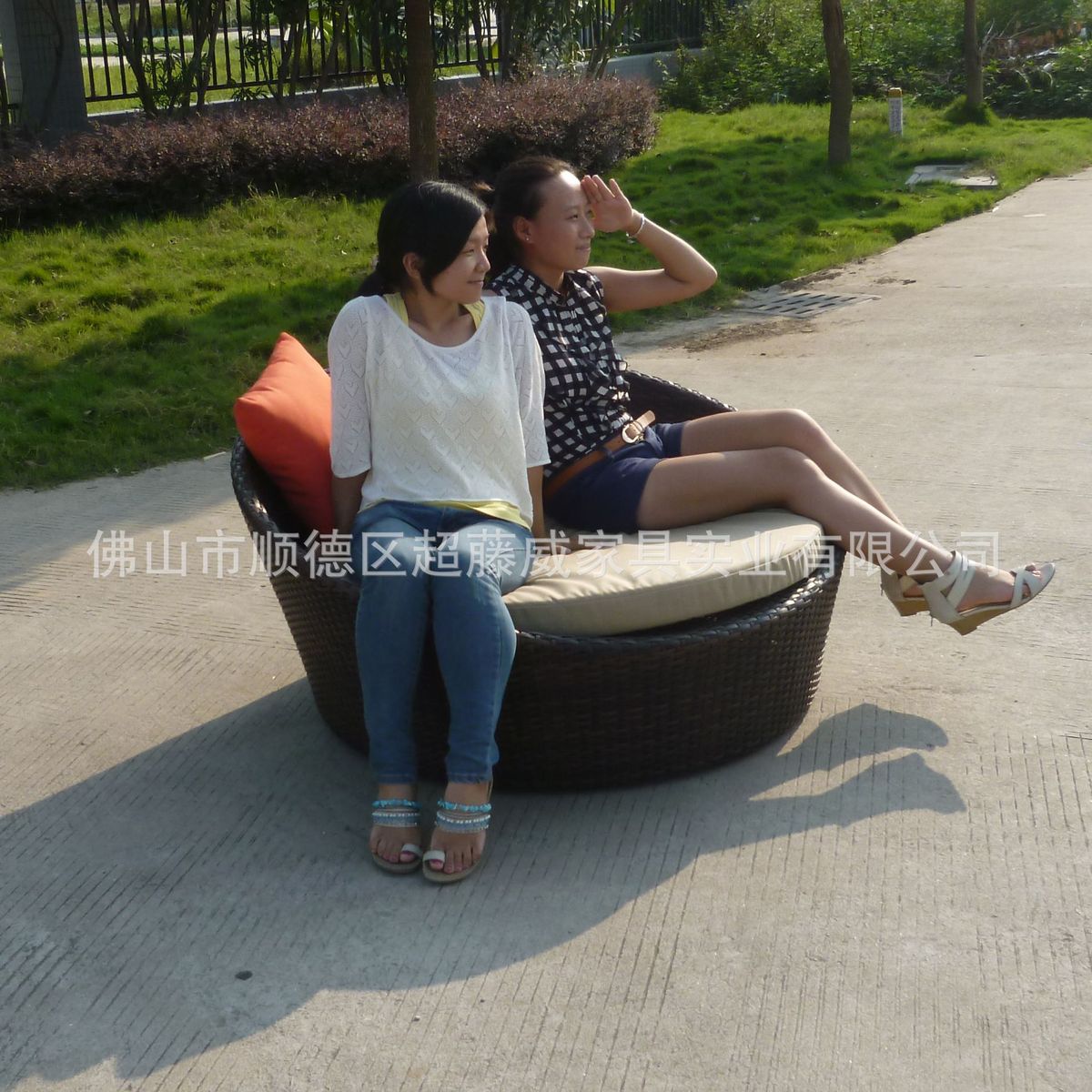 厂家批发户外艺家具圆床藤躺床庭院圆床露天沙滩躺椅