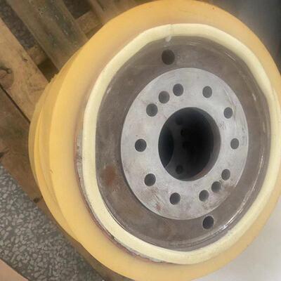 热销重载聚氨酯驱动轮翻新重新包胶重型pu包胶承载轮行走轮