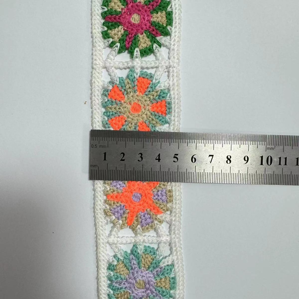 厂家批发仿手钩绣条码花边多色服饰裙摆装饰辅料潮流提花织带