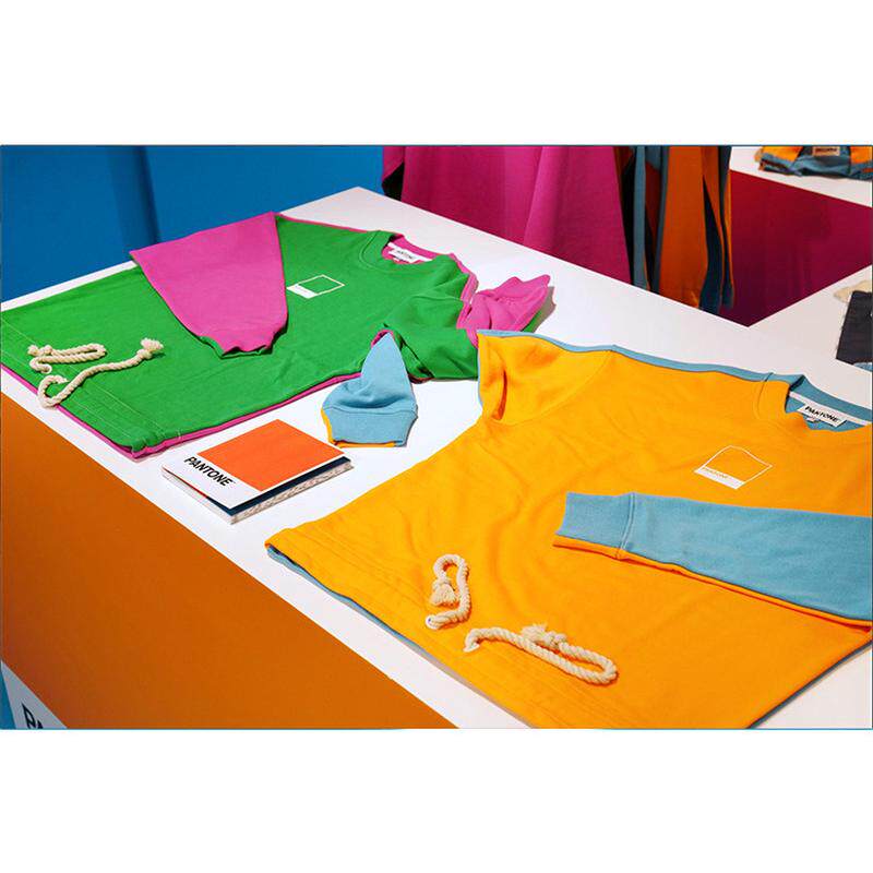 休闲服装店展示柜展示台烤漆中岛台衣服家纺被套格子流水台木质柜