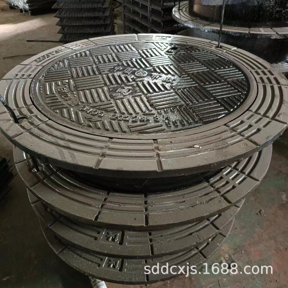 球墨铸铁防沉降井盖700圆卡簧井盖重型防盗窨井盖轻型双层井盖