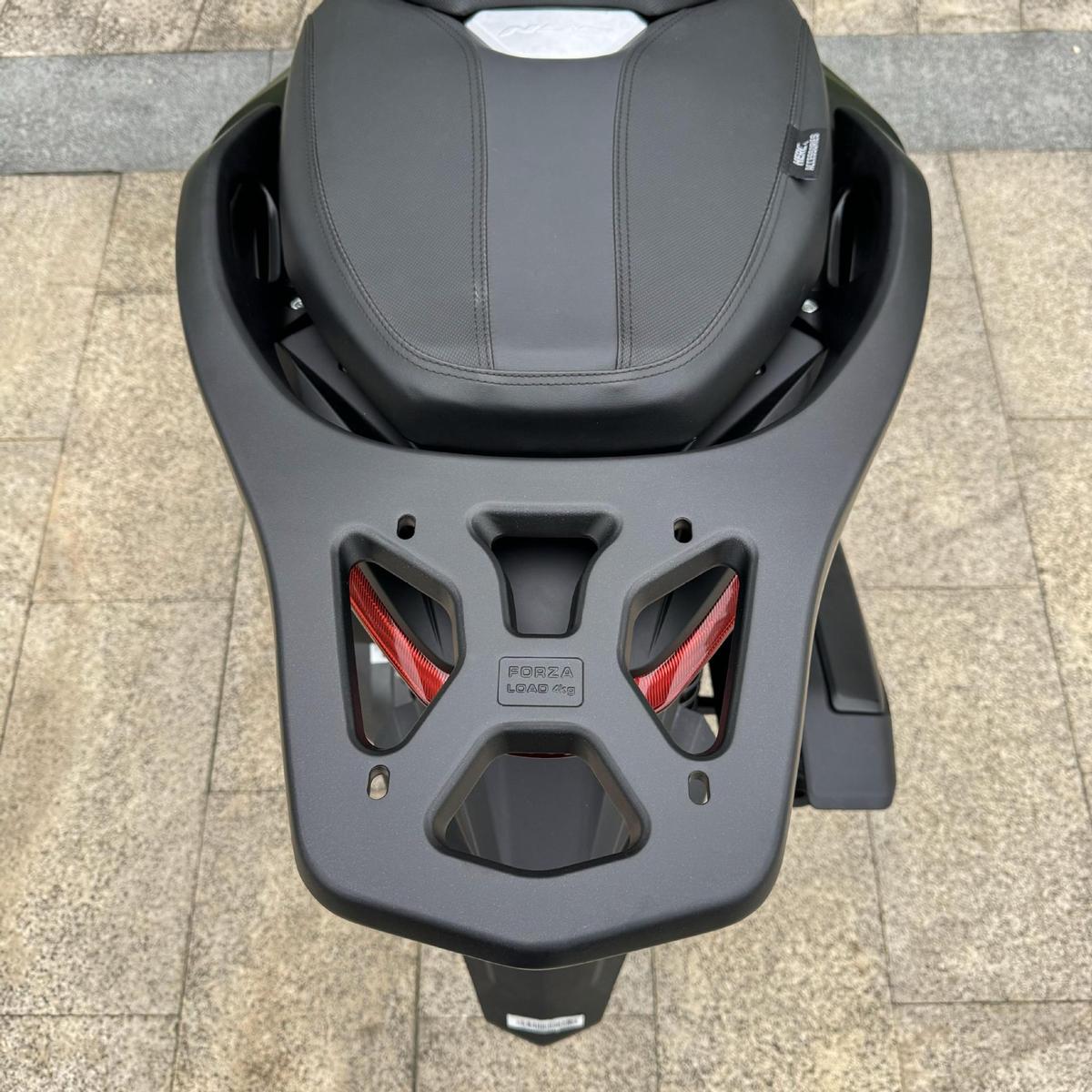 适用本田佛沙NSS350后货架扶手尾箱架行李架一体铝合金尾箱一代