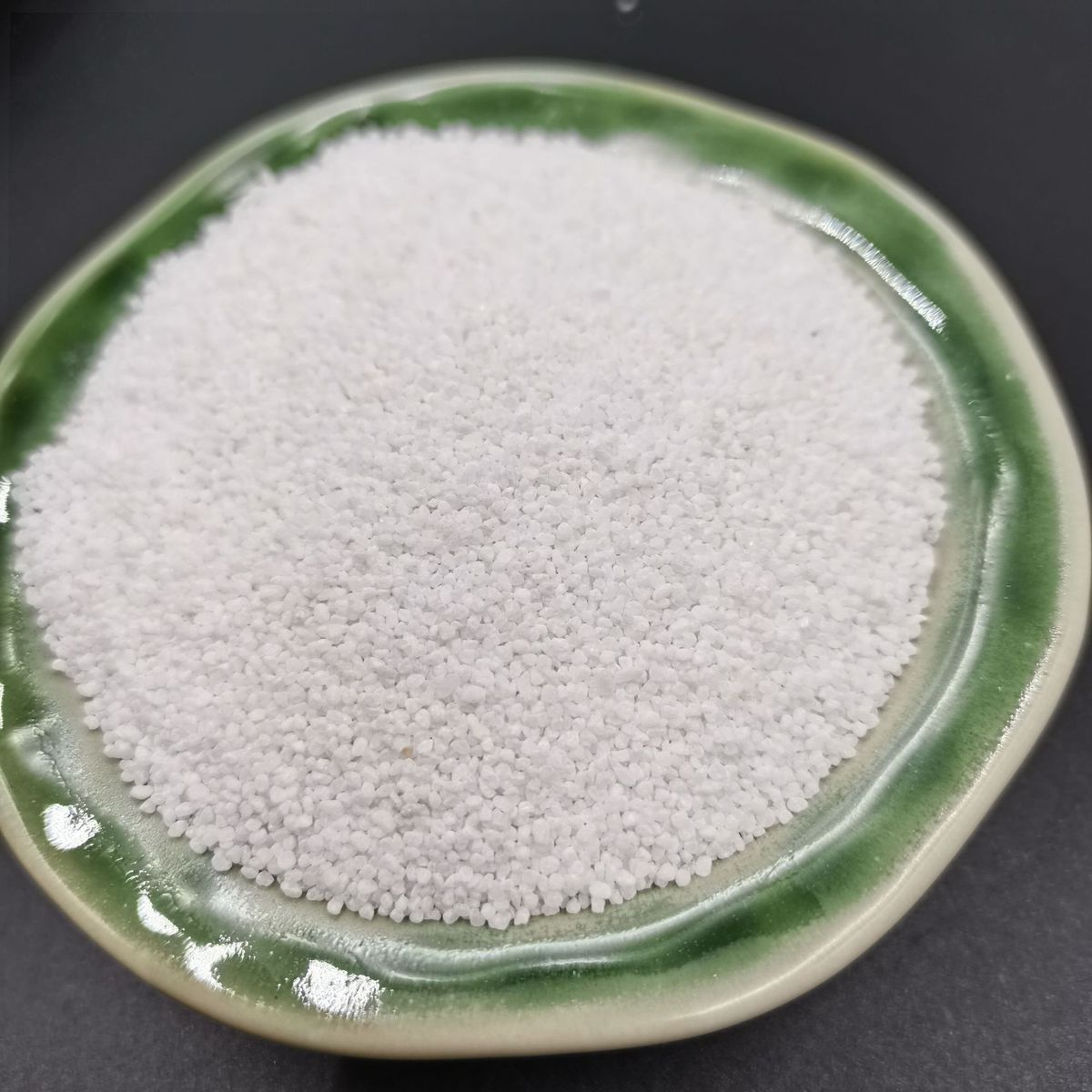 雪花白枯山水造景儿童娱乐真石漆涂料用白砂草坪填充雪花白沙子