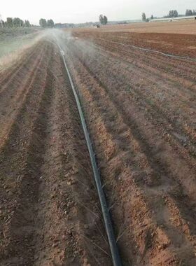 1寸n45微孔带1.5寸n65pe软管喷洒均匀农用节水带喷3/5/7孔滴灌带