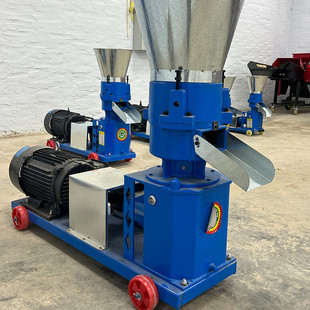 小型鹅鸡鸭饲料颗粒机鸽子饲料制粒机干湿两用大型饲料造粒机