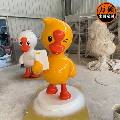 玻璃钢卡通雕塑鸿鹄动物装饰摆件奶茶店商场美陈模型制作