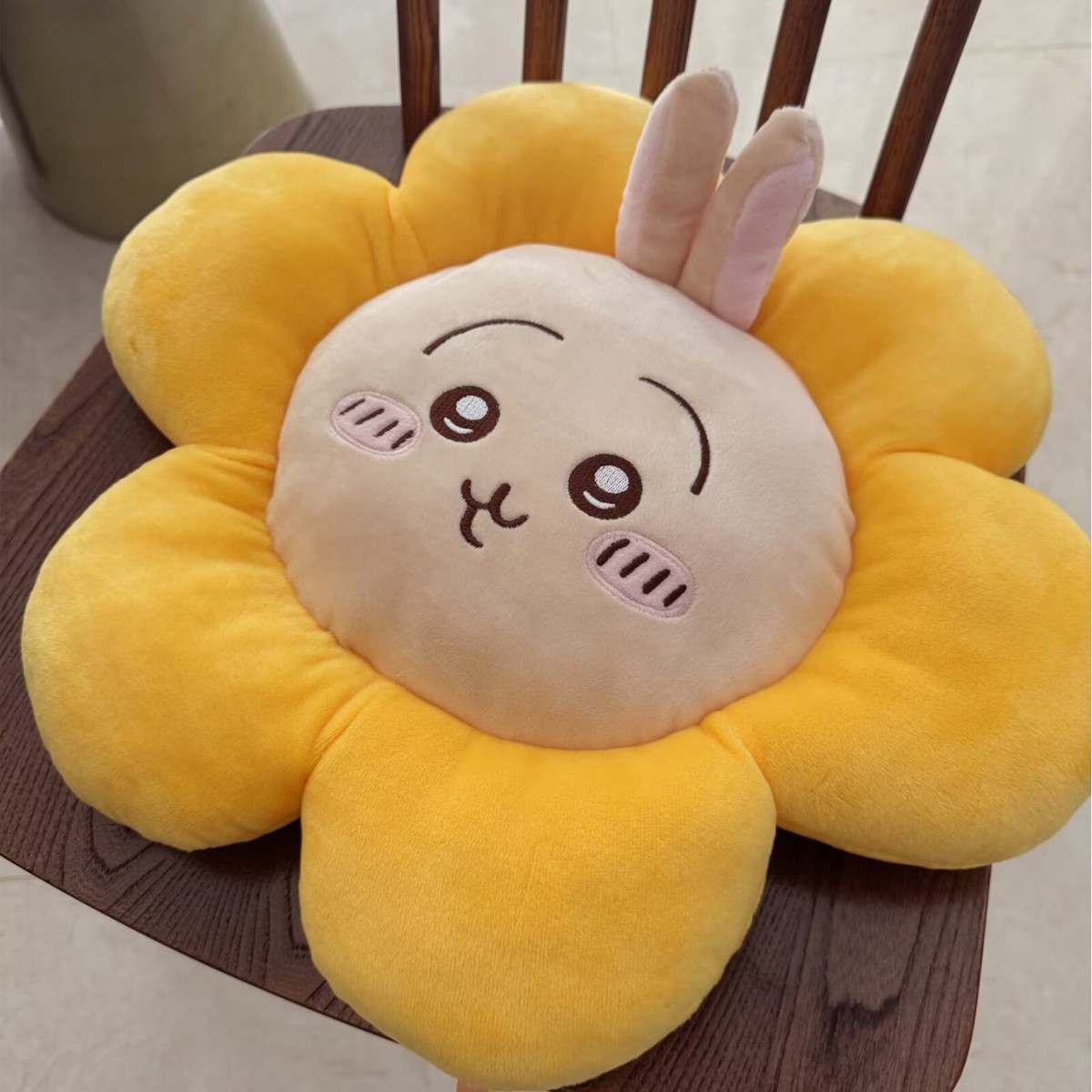 卡通可爱chiikawa吉伊卡哇花朵坐垫乌八小萨奇椅垫办公室女生靠枕