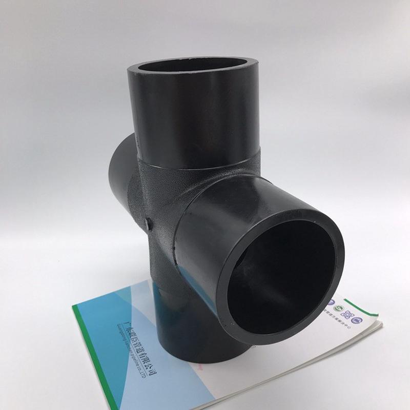 pe对接四通广东中山黑色自来水管件配件厂家现货pe给水管件