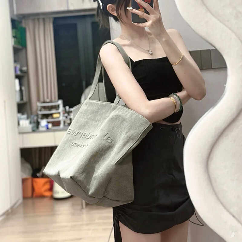 秋冬2025新款大容量包包女时尚百搭单肩包高级感通勤托特帆新款