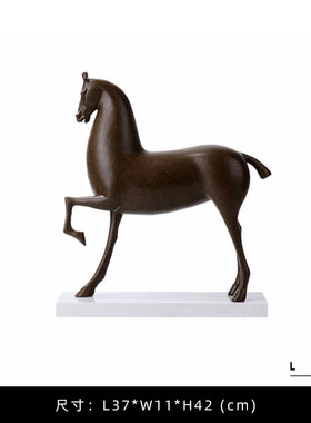 书房红色马到成功摆件样板间新中式博古架酒柜玻璃罩骏马乔迁礼品