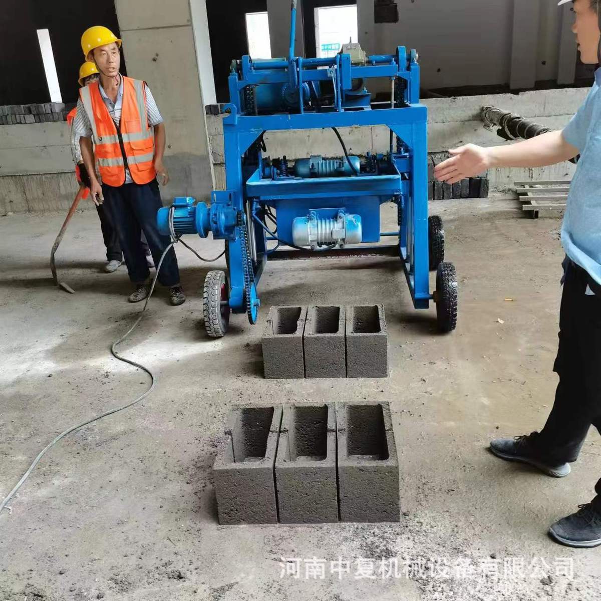 热销u型柱免支模板u型块成型机构造柱构造砖机省模板电动行走