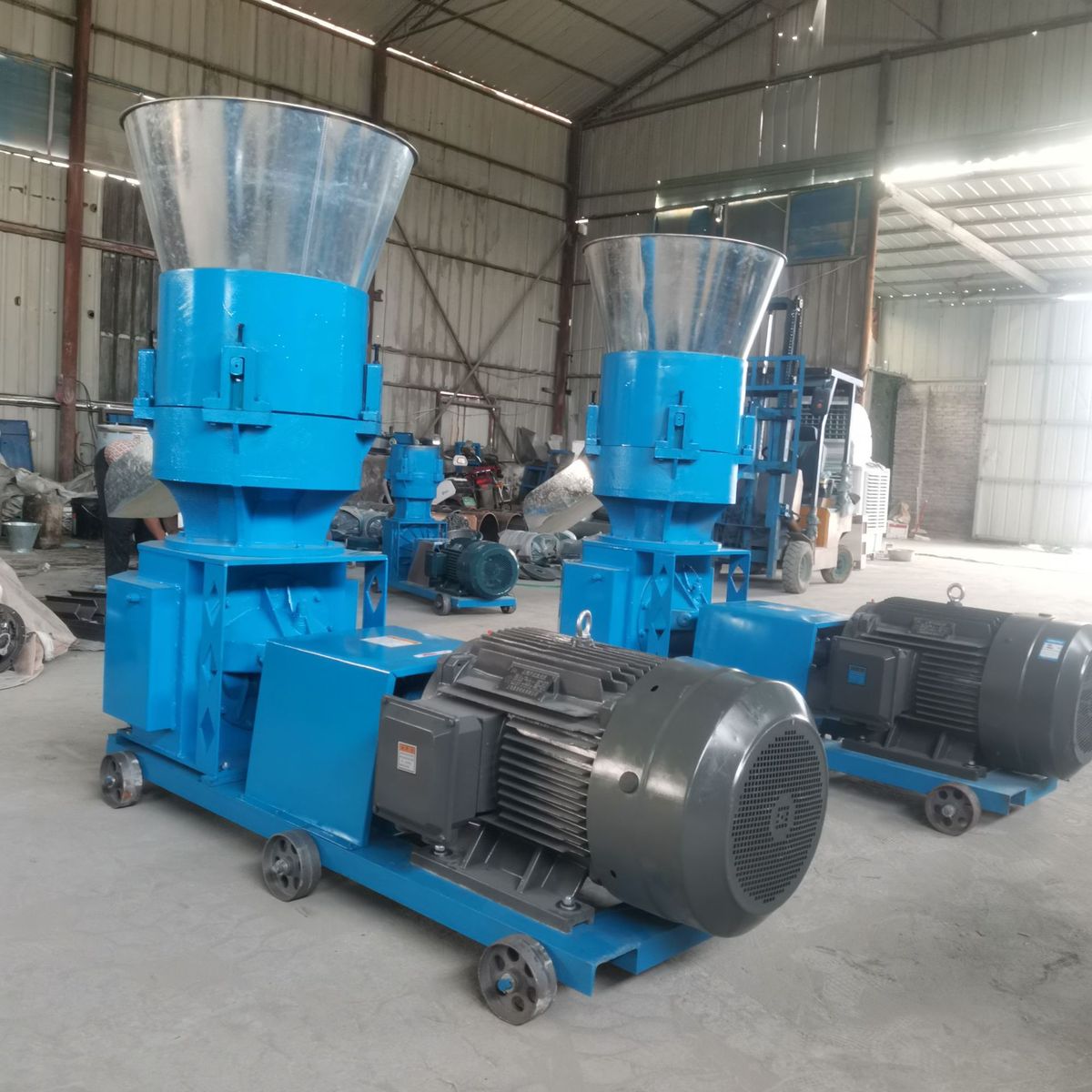 新款玉米鸡饲料颗粒机牛羊麦麸秸秆挤压颗粒机300型有机肥造粒机