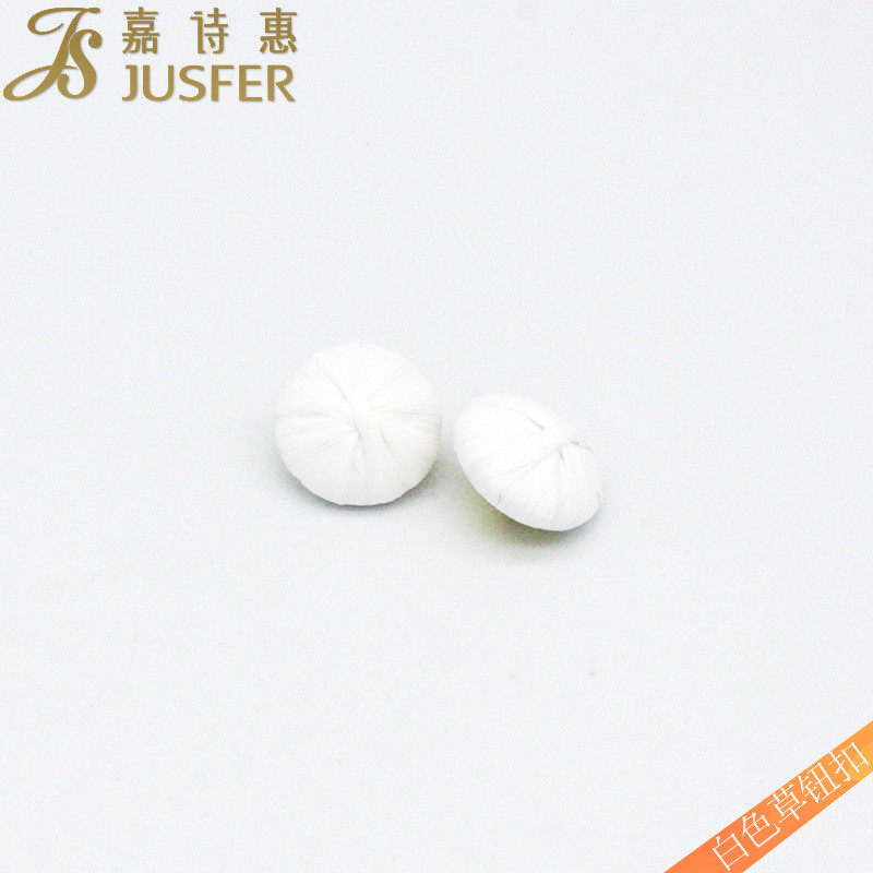实力厂家定制指定款度假定制白色拉菲草纽扣加工风度假风草纽扣
