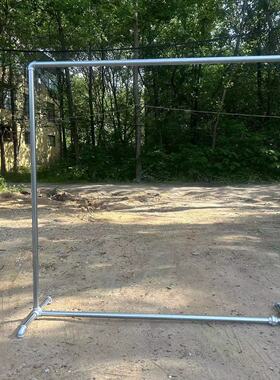 a947服装架展示架地摊落地晒被置地挂衣服单杆镀锌管服装店晾水管