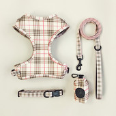 新款 热销狗狗牵引绳宠物胸印花带四件套项圈便便包宠物用品