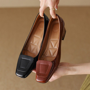 68小众高货更舒适加厚鞋垫全皮2025秋粗中跟方头羊漆皮浅口方扣单