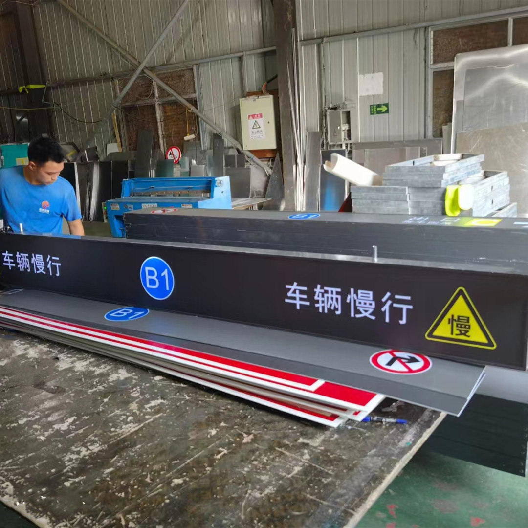 上海地下车库专业LED双面户悬挂式灯箱双面发光门头标牌指示牌