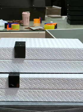 现代简约皮革首饰盒珠宝收纳盒家居桌面卧室软装床头柜木质摆件