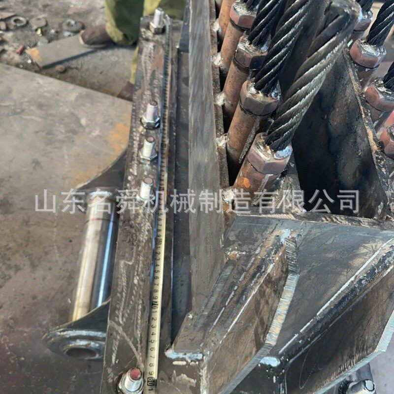 热销挖掘机仰拱钢刷 加粗加宽多排器刷隧道清理钢 矿山机械名舜批