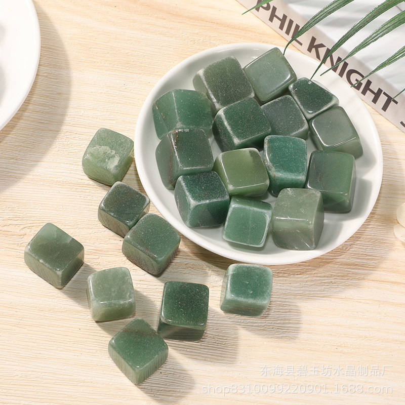 块石供应绿东陵方厂家滚石大颗粒碎石景观装饰摆件扩香石香薰石