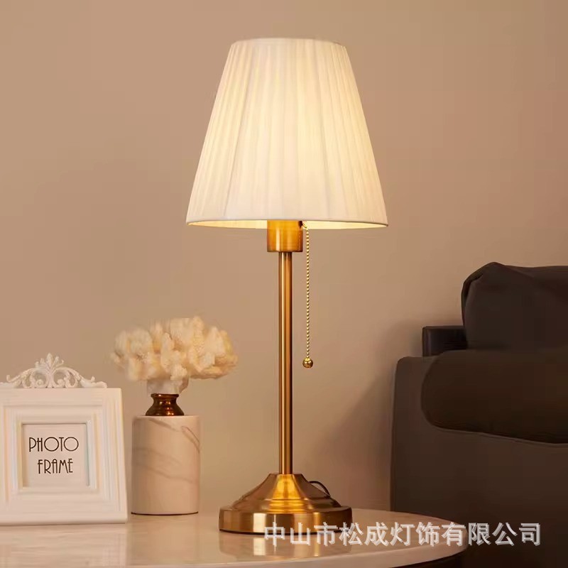 轻奢卧室床头灯北欧美式复古欧式现代简约创意书桌温馨拉线小台灯