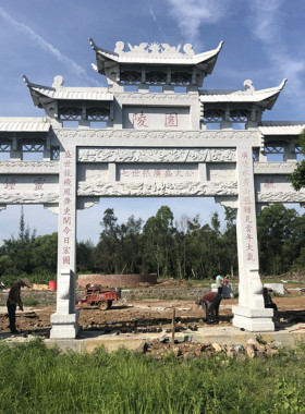 石牌坊加工古建石牌楼村口花岗岩门楼广场石三门中式青石牌坊厂家