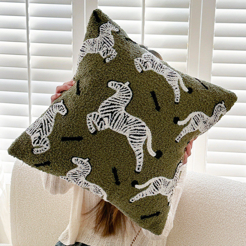 工厂直销含芯北欧沙发靠垫抱枕虎纹卧室面抱枕pu皮高奢蔓越家套床