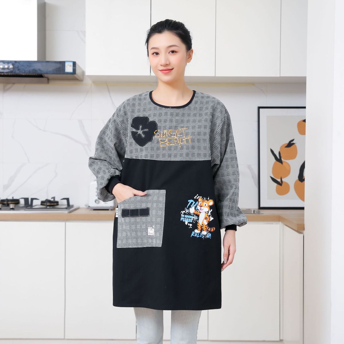 成人家用长袖罩衣女士细格贴布绣厨房围裙时尚大现货油污围裙人防
