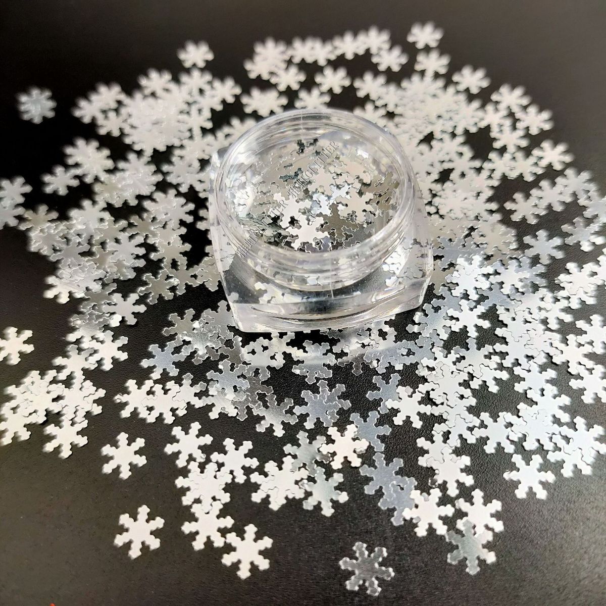 雅厂家直销虹装饰品工艺品金葱粉黑白6mm雪花亮片彩色闪粉