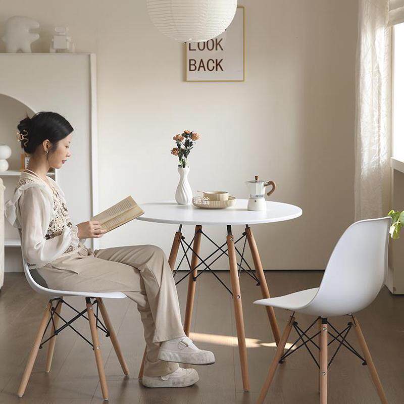 H北欧简约实木餐桌子小户型阳台伊姆斯桌椅组合白色洽谈咖啡小圆