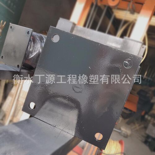 厂家供应压路机减震垫块冲击夯减震打桩锤橡胶减震钢板装减震块