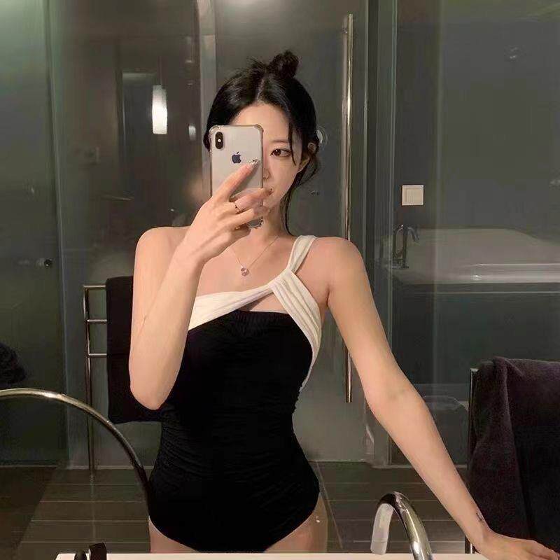泳衣女2023新款女款纯欲风性感连体遮肚显瘦夏三亚海边拍照感