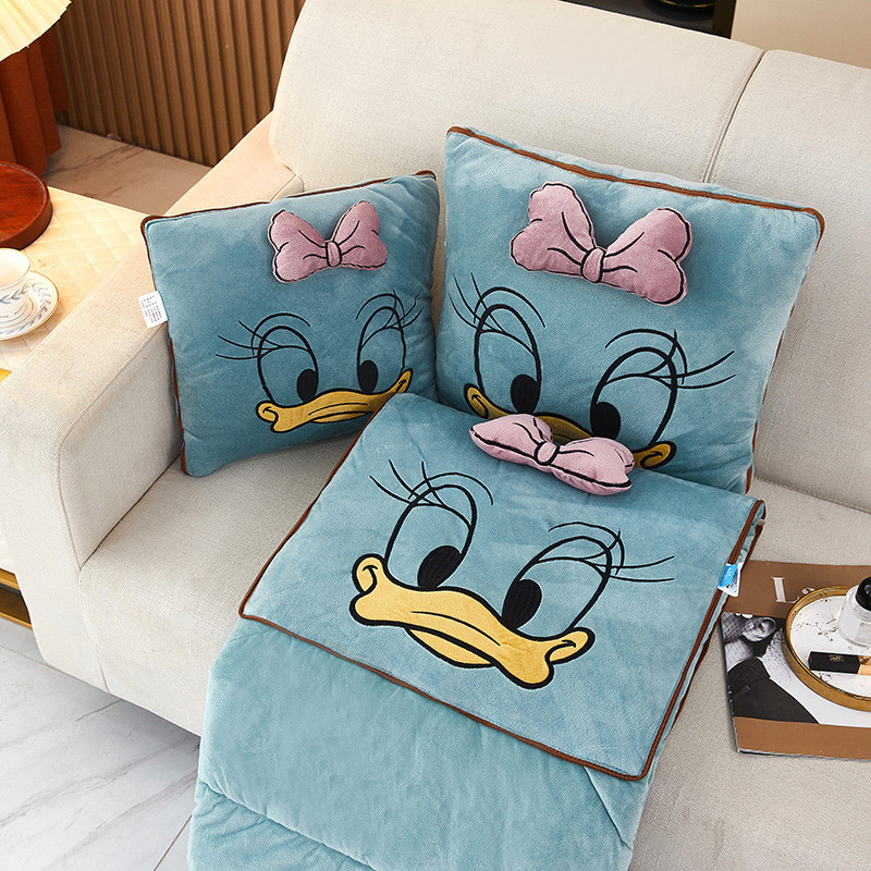 卡通抱枕被子两用加厚靠枕枕头办公室靠垫折叠空调被二合一