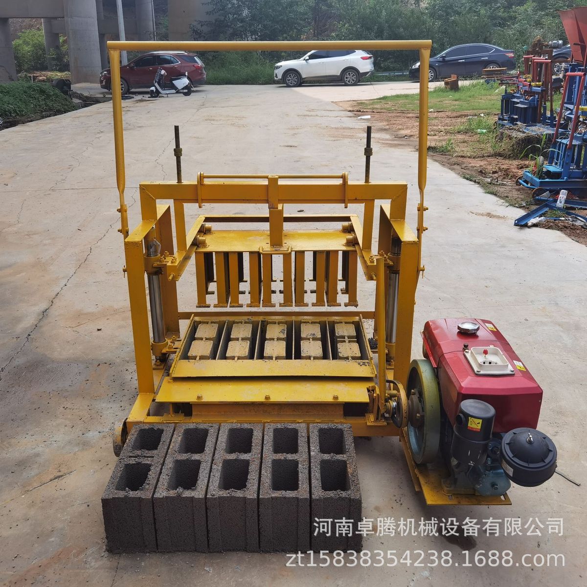 工厂价柴油动力半自动空心混凝土制砖机小型移动式制砖机路面砖机