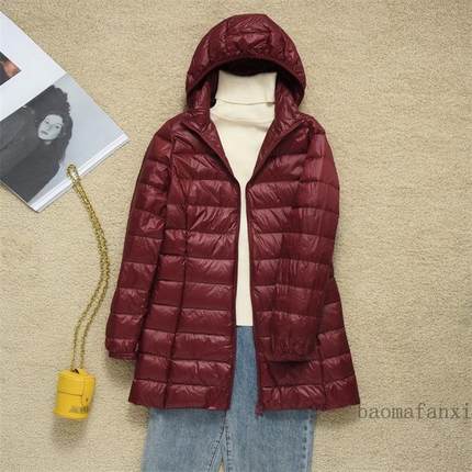 秋季加肥加大码轻薄羽绒服女中长款妈妈轻便200斤中老年老人