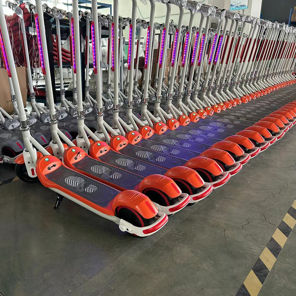 热销kidsbike源头工厂2023新款6.5寸儿童电动滑板车迷你代步车跨