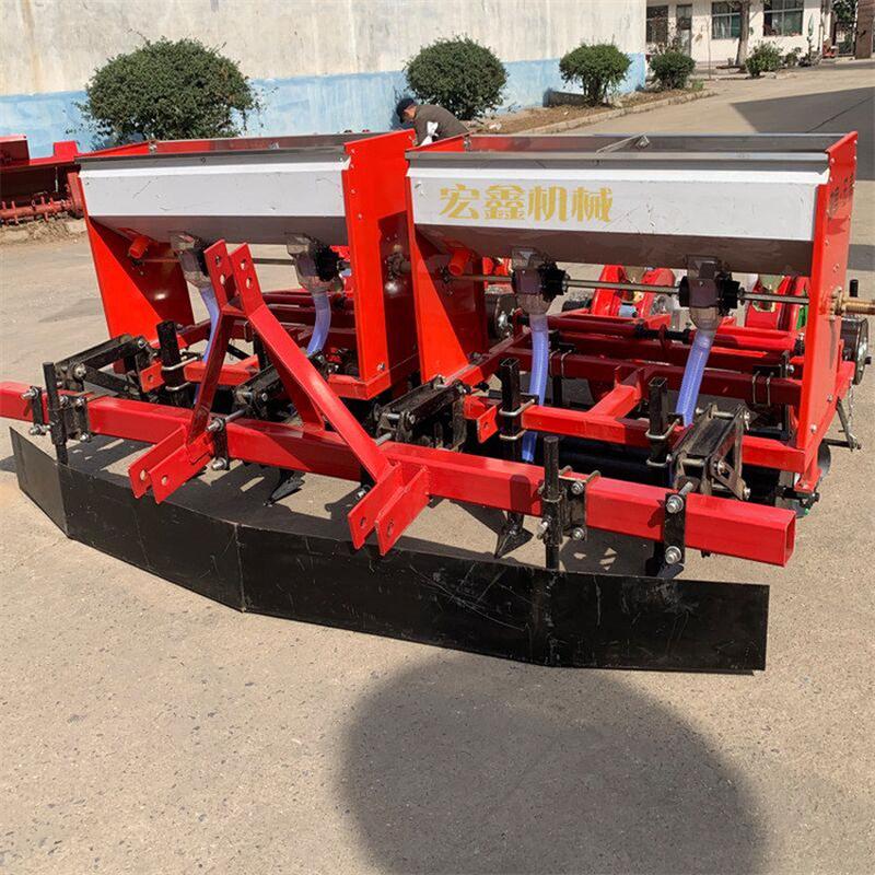 热销农用蔬菜种植机四行开沟铺膜打孔一体机播种自动玉米花生覆膜