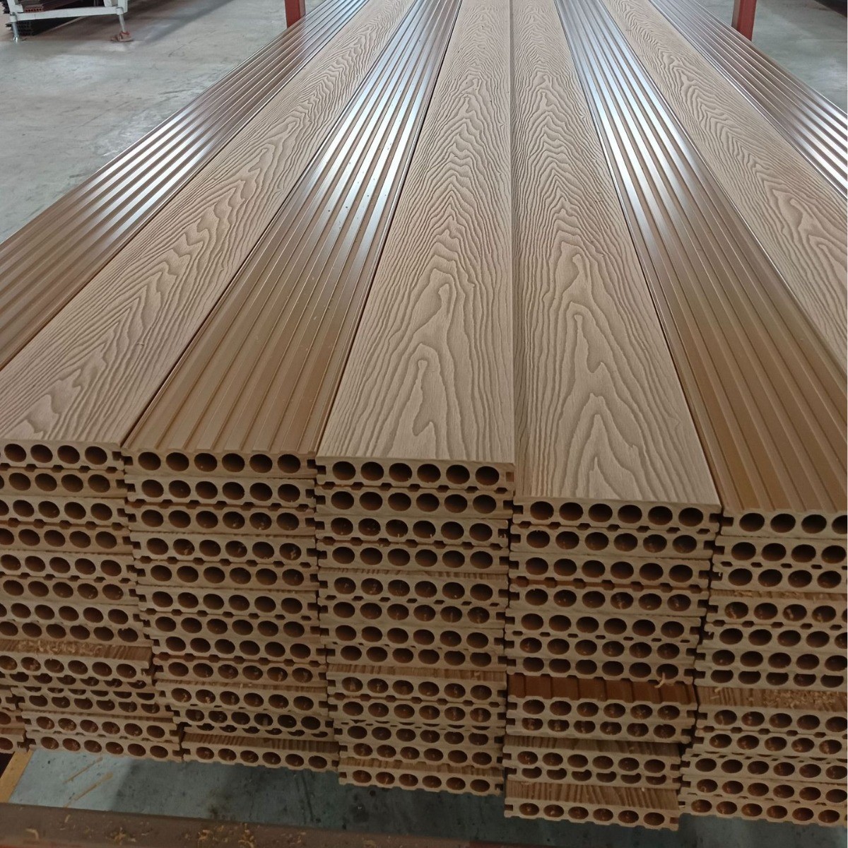 户外塑木地板防腐压花地板室外板材露台园林工程塑木地板花园