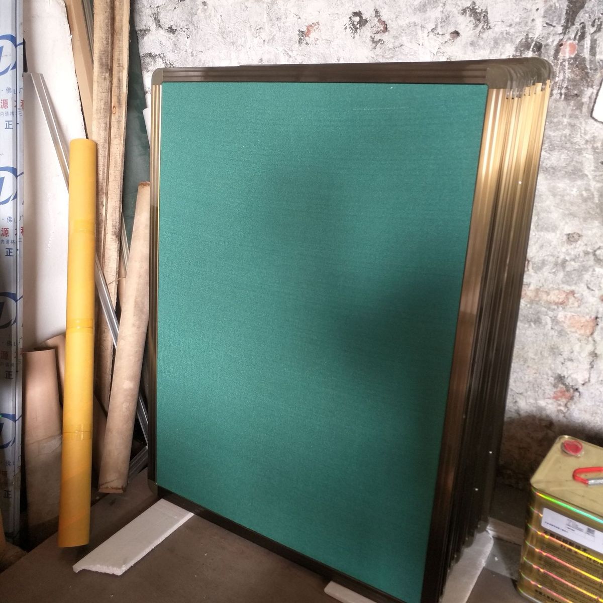 热销办公宣传留言板企业厂家直销边框高密度加布软木板水松板不锈