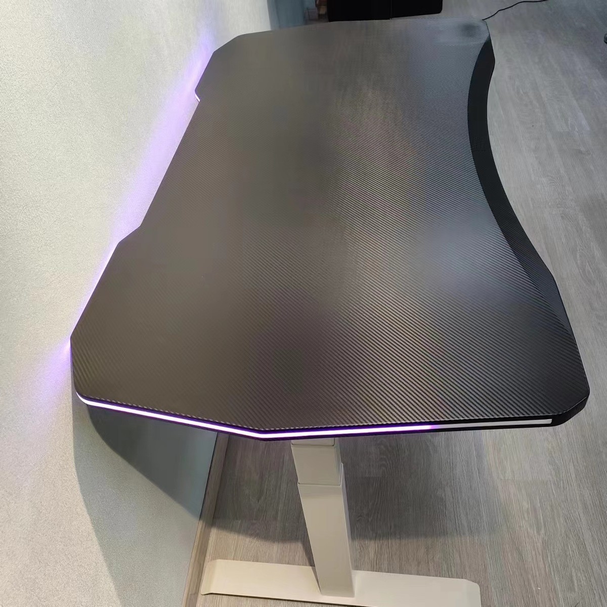 厂家供应升降碳纤维面板黑色电竞桌电脑桌面板升降游戏桌面板