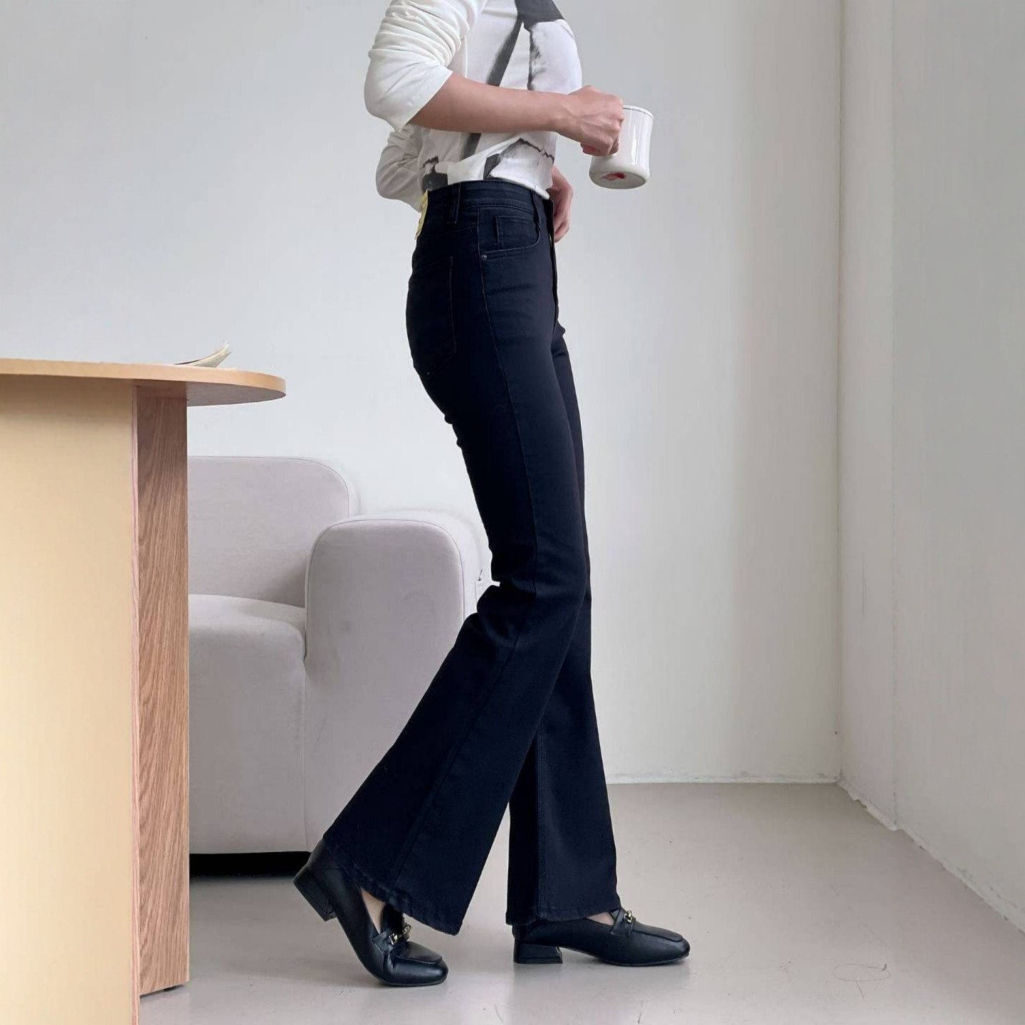 东大门黑色高腰显瘦喇叭牛仔裤女