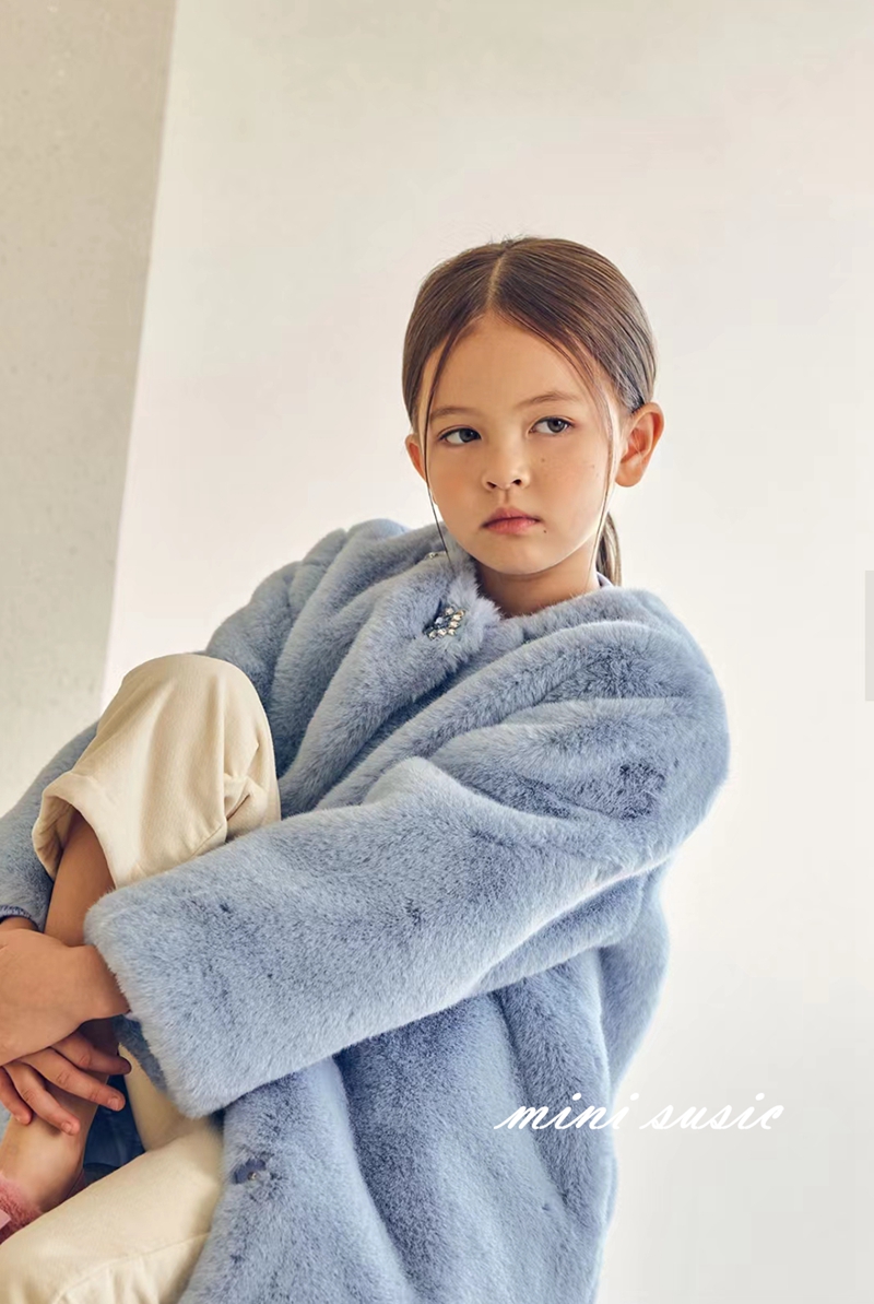 女童毛绒绒仿皮草水晶扣外套