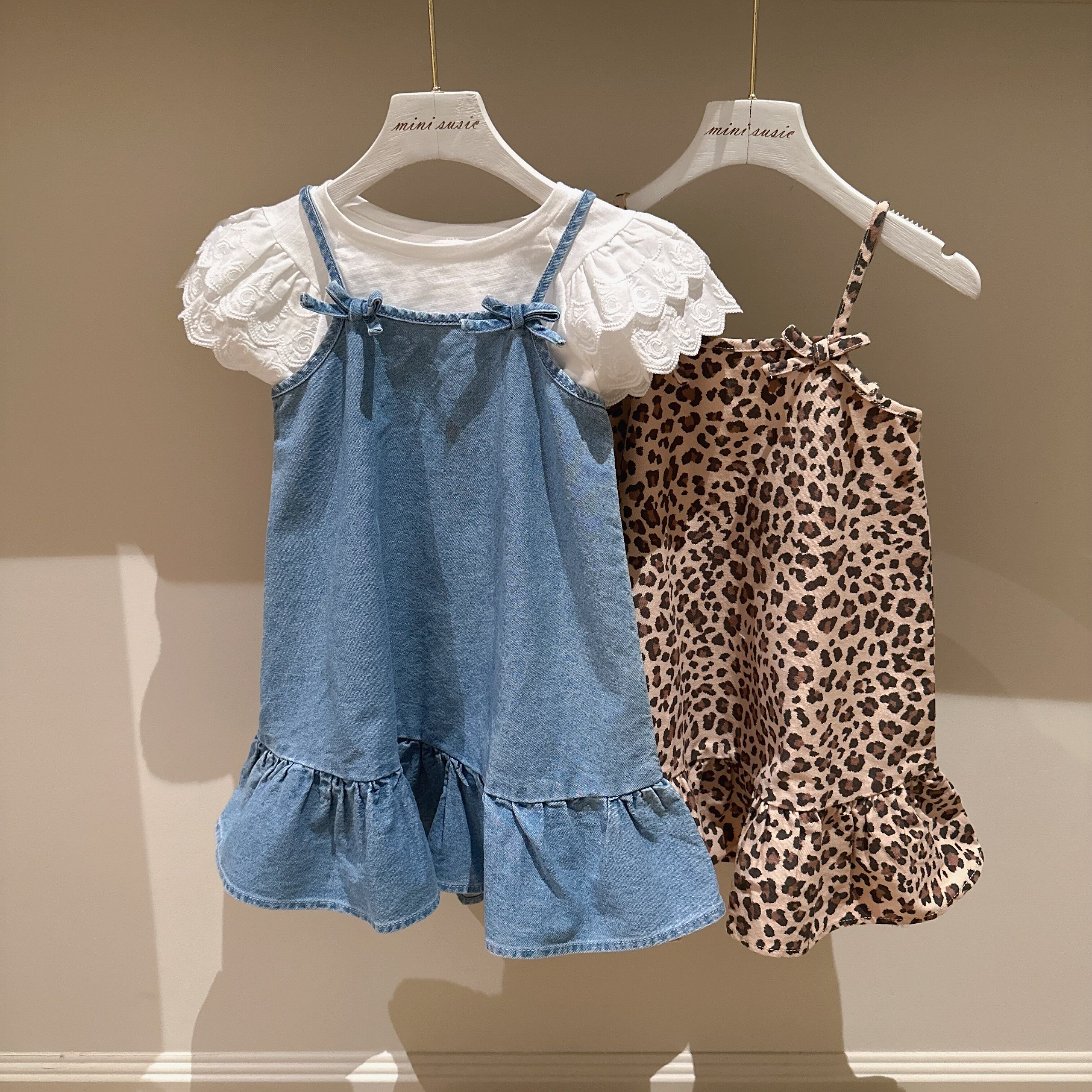 2-10澳女童两色蝴蝶结豹纹牛仔吊带连衣裙