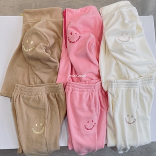 实用款100-160韩系男女童刺绣笑脸薄款摇粒绒套装