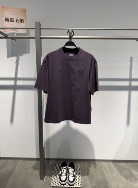 B2CNG1120 太平鸟男装2026春季新款紫色落肩宽松刺绣圆领短袖T恤