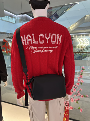 B2EBF1123 太平鸟男装2025年春季新款红色休闲圆领套头毛衣针织衫